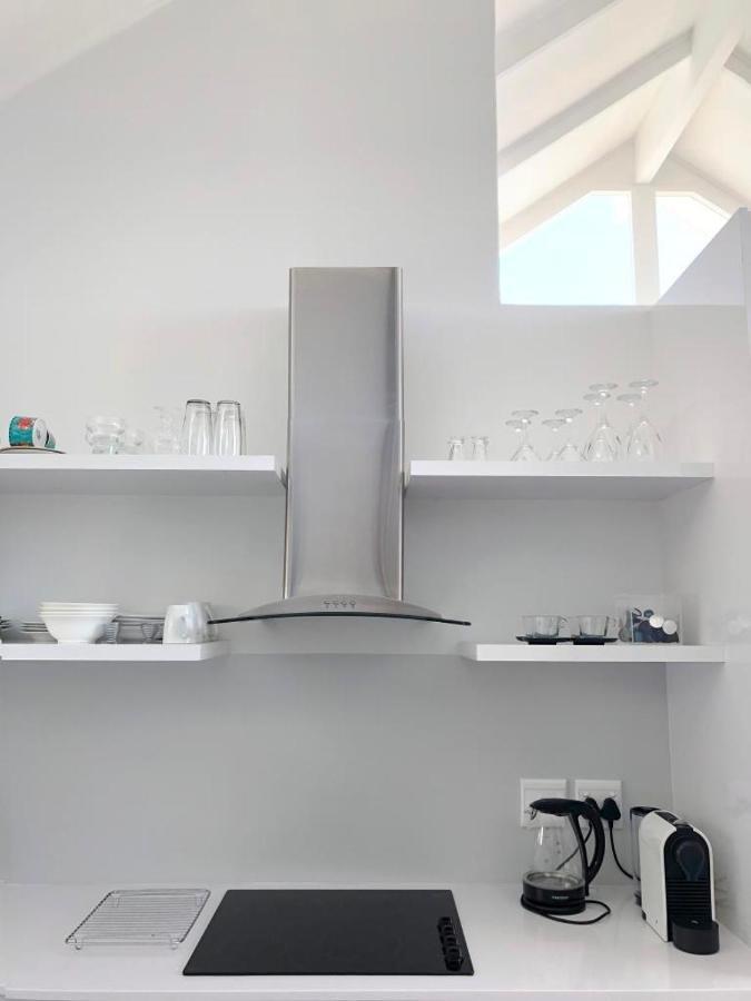 ケープタウンBright Camps Bay Loft With Stunning Views And Shared Poolアパートメント エクステリア 写真
