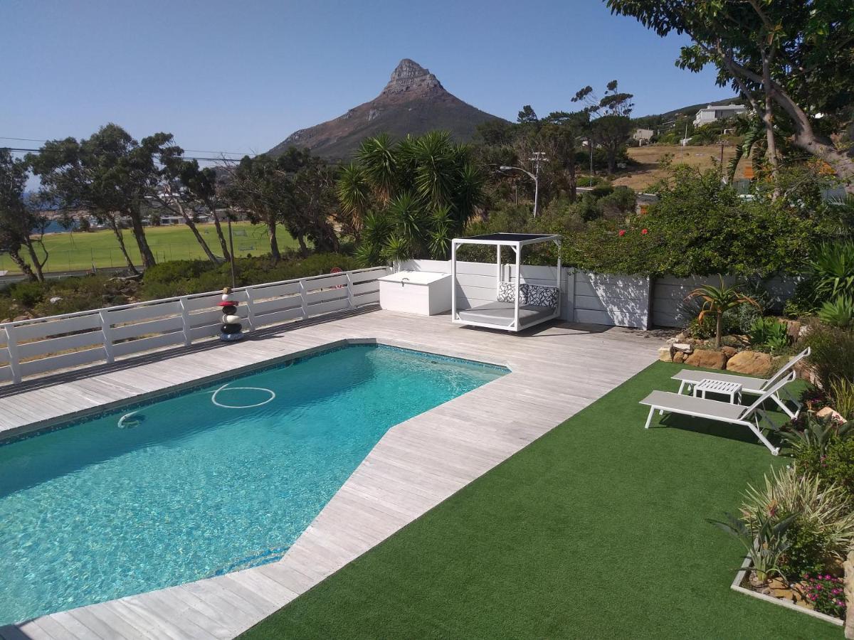 ケープタウンBright Camps Bay Loft With Stunning Views And Shared Poolアパートメント エクステリア 写真